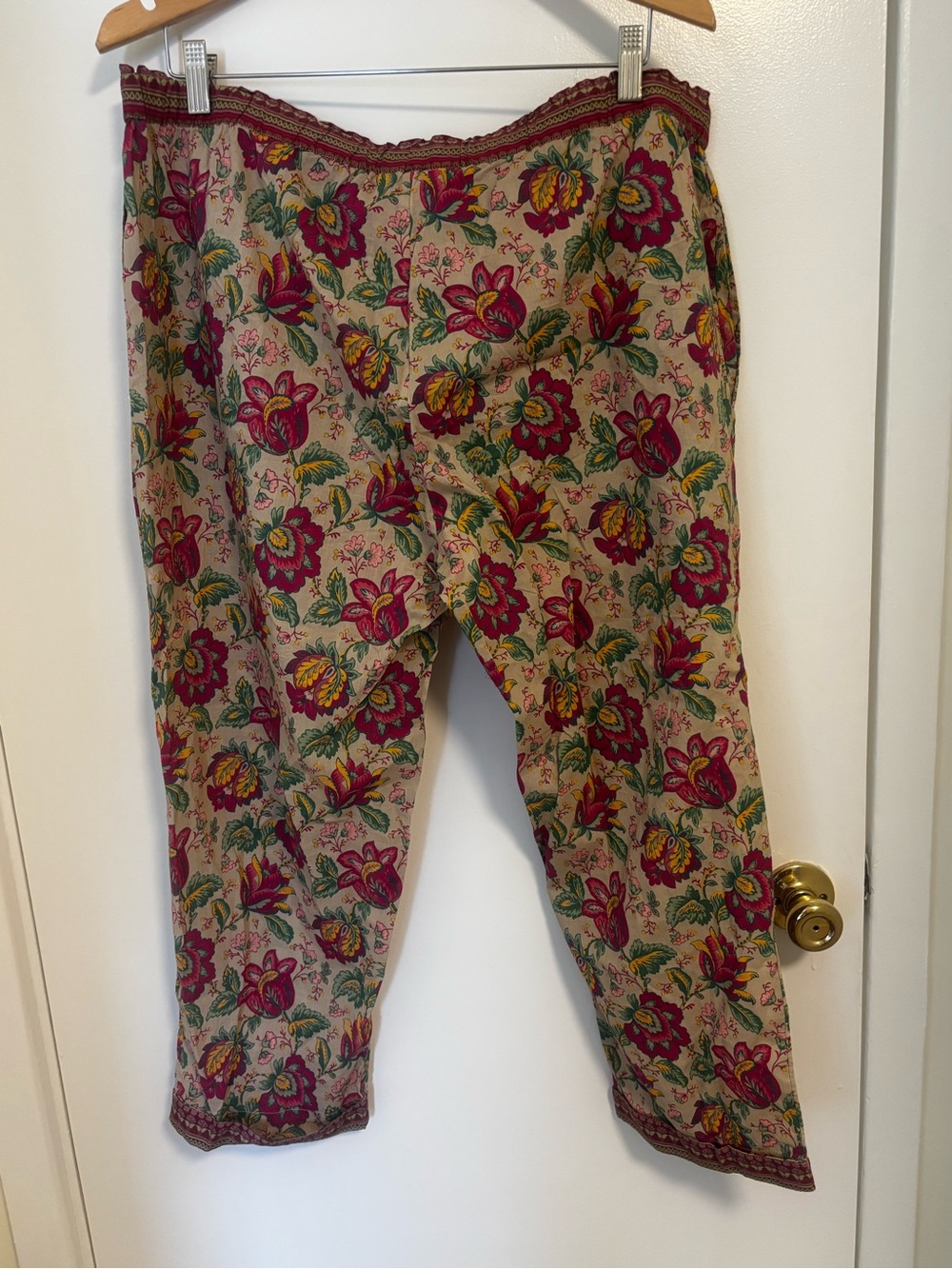 Women’s Sundance Capri Pants  with Pink & Green Flowers